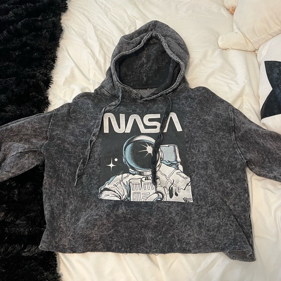 Sweaters - Cropped Hoodie